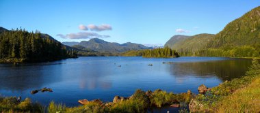 Panoramik manzara: Muhteşem Prudhomme Gölü Prens Rupert, British Columbia, Kanada