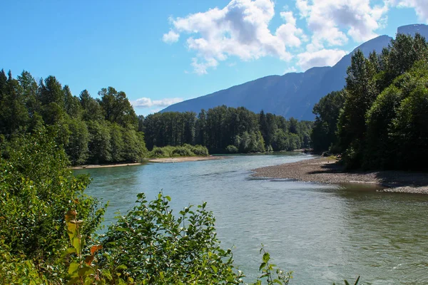 Skeena River Wide River Blue Sky Travelling Canadian Rocky Mountains — Stock Photo, Image