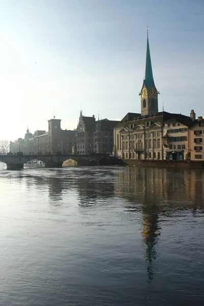 Maravilloso Día Para Hacer Turismo Paseo Fluvial Limmat Zurich Suiza — Foto de Stock