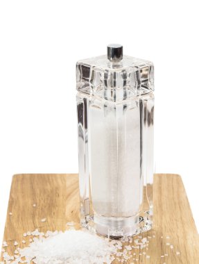 cam fabrikası ile izole bir ahşap tahta üzerinde deniz tuzu