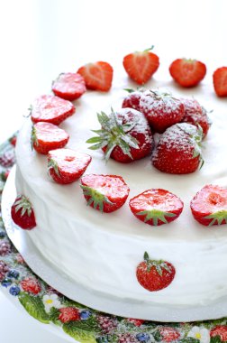 Tatlım kek çilek ile