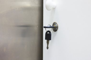 Dolap kapı anahtarı