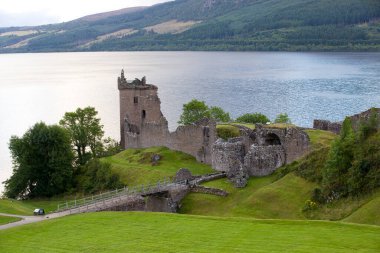 Urquhart Şatosu, Loch Ness, İskoçya Dağları.