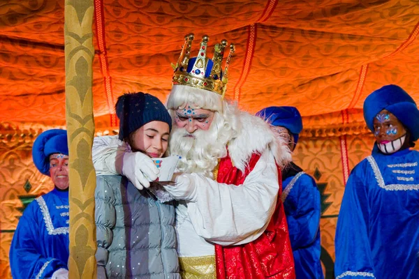 Magos Bíblicos Desfile Reyes Magos Que Dan Juguetes Los Niños — Foto de Stock