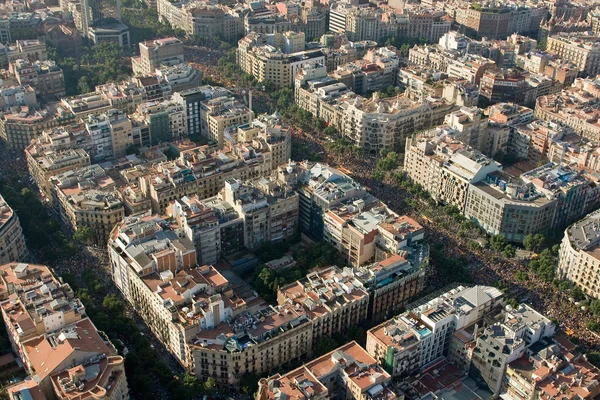 Até um milhão de pessoas convergem para Barcelona para participar de um comício exigindo independência para a Catalunha — Fotografia de Stock