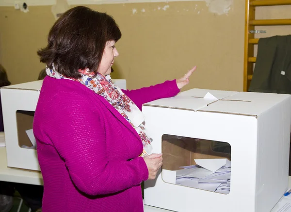 Woman voting — Stock Photo, Image