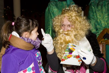 Üç Akil Adam göster