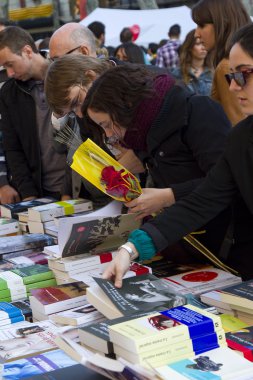 Barselona da Sant Jordi gün