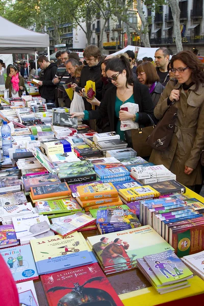 在巴塞罗那 Sant Jordi 天 — 图库照片