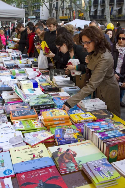 バルセロナの Sant Jordi 日 — ストック写真