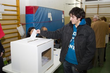 man votes in symbolic referendum on Catalonia independence