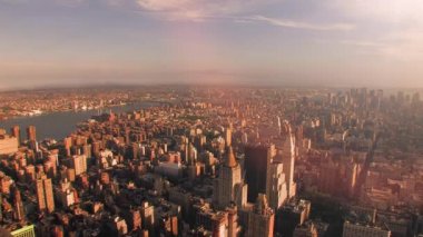 Şehir merkezine bakan new york gün batımında
