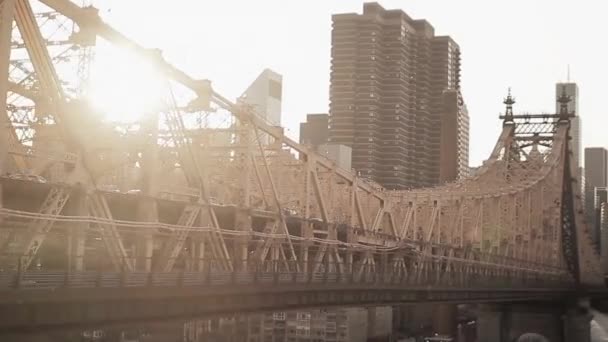 Roosevelt Island Bridge — Stockvideo