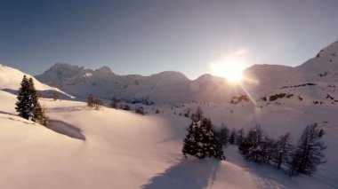 Dağların üzerinden uçmak