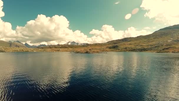 Montaña lago fondo — Vídeo de stock