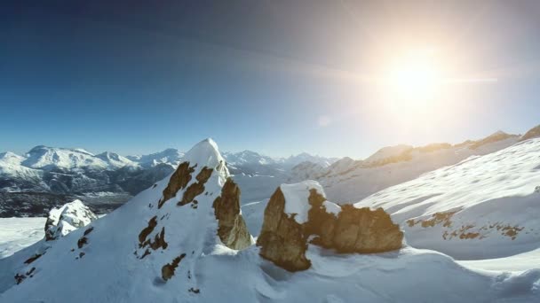 La cima de la montaña — Vídeos de Stock