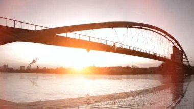 Köprü su yansıma.