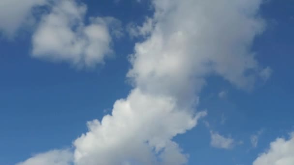 Wolken verplaatsen — Stockvideo