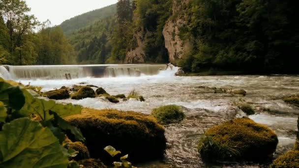 美丽的瀑布 — 图库视频影像