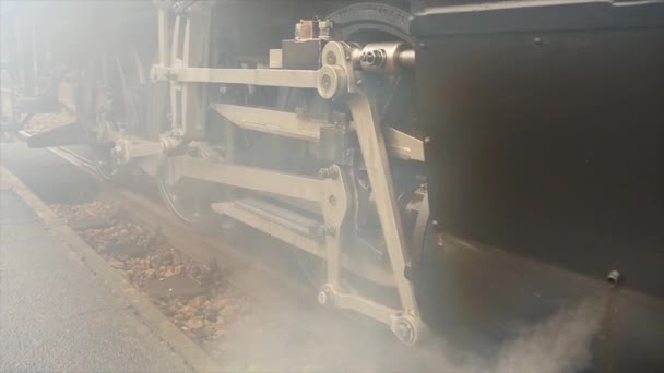 Velha locomotiva ferroviária . — Vídeo de Stock