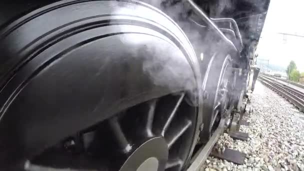 Tabagismo trem motor a vapor . — Vídeo de Stock