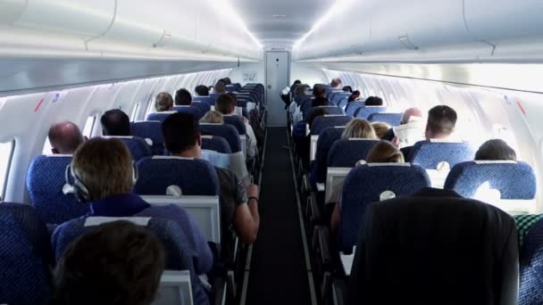 Passagers assis dans l'avion — Video