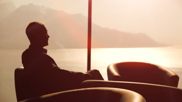 Silhouette of young businessman sitting on the chair — Stock Video