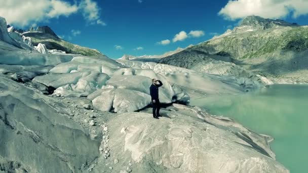 Man standing alone in glacier mountain panorama — Stock Video