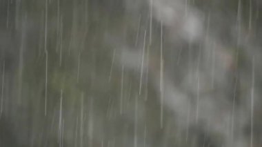 Açık havada yağmur damlaları