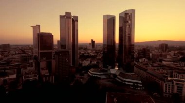 Gün batımında lüks gökdelenler