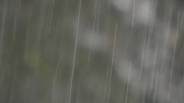 Açık havada yağmur damlaları