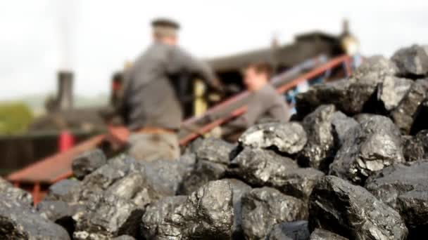 Лопата древесного угля для паровоза — стоковое видео