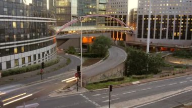 Gece şehir trafiği