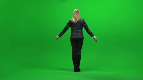 Businesswoman raising hands on green screen — Stock Video