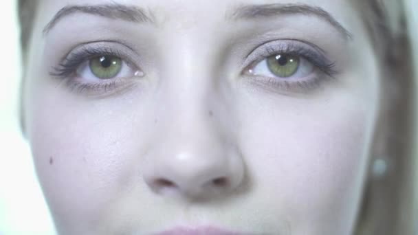 Olhos de mulher fechar — Vídeo de Stock