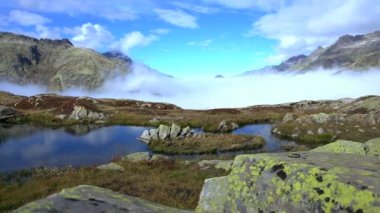 Göllü dağ manzarası