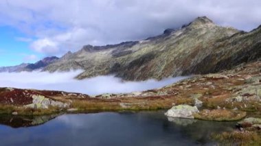 Sisli dağ manzarası