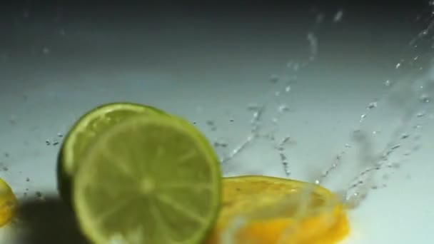 Lemon mix splashing in water — Stock Video