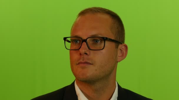 Portrait d'homme d'affaires en lunettes — Video