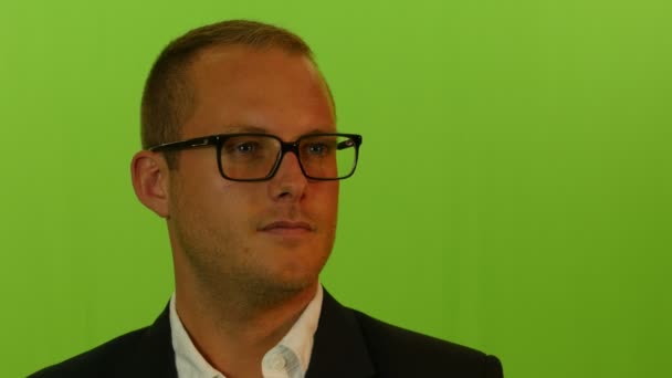 Üzletember szemüveg portréja — Stock videók