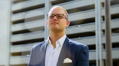 adam gelecek hakkında düşünmek