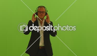 Genç adam dans, müzik