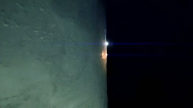 Araştırmacı buz buzul içinde keşfetmek