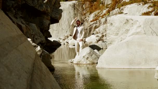 Man standing in canyon river — Stock Video