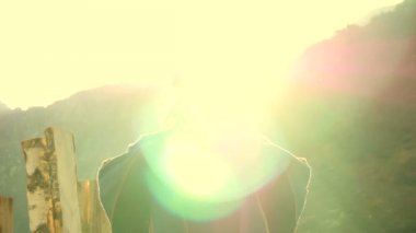 Açık havada etkinlik yapan genç erkek