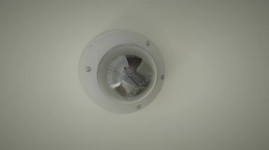 Bu gösterişli tasarlanmış tavan havalandırma vantilatörü en uygun hava akışı ve kapalı alanlarda artan hava kalitesi için tasarlanmıştır.