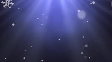 Yağan kar ve yumuşak haleli mor spot ışıkları sahne için tiyatral kış atmosferi