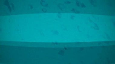 Teknoloji ve seyahat tanıtımları için deniz mavisi kıvrımlı dalga arka planı, ince katmanlı bantlar.