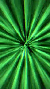 Merkezden Yeşil Radyal Işınlar Patlar İpek Işık Çizgileri Hipnotik Yıldız patlaması ile dışa doğru yayılır ve parlak dalgalanmalar yaratır