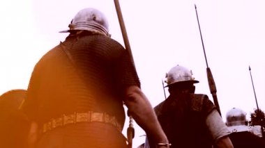 gladyatöraskerlerinin tarihsel ordu bölük birlikte savaşa gidiyor yürüyüş